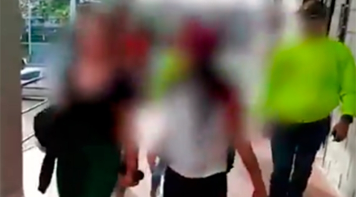 Laura Sofía Gonzalez y Laura Valeria Melo, custodiadas por la Policía en Antioquia