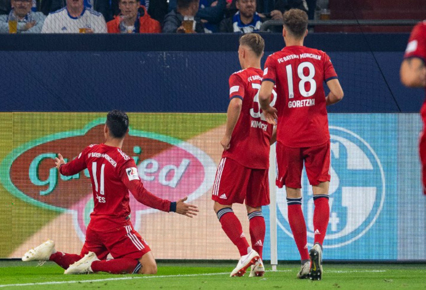 James Rodríguez celebra gol ante el Schalke James Rodríguez celebra gol ante el Schalke
