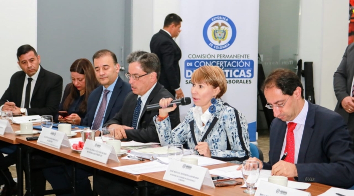 La ministra de trabajo lideró la reunión.
