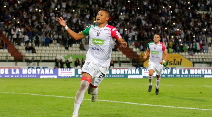 David Lemos celebrando el gol de la victoria de Once Caldas ante Atlético Júnior, en Manizales