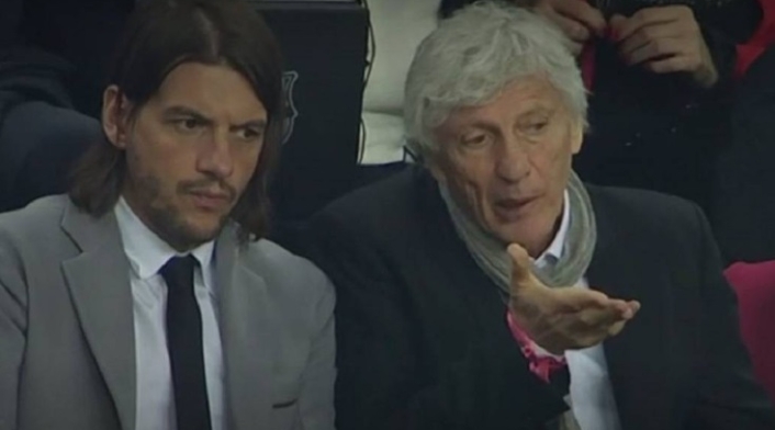 Pascual Lezcano y José Pékerman viendo a los jugadores de la selección Colombia