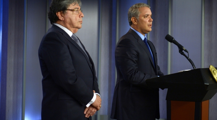 Presidente Iván Duque (der.) y el canciller Carlos Holmes Trujillo.