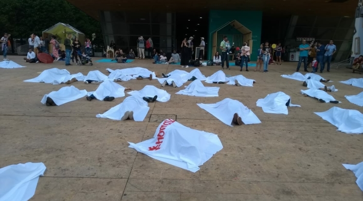 Jóvenes de Medellín protestaron por los homicidios de líderes sociales Jóvenes de Medellín protestaron por los homicidios de líderes sociales