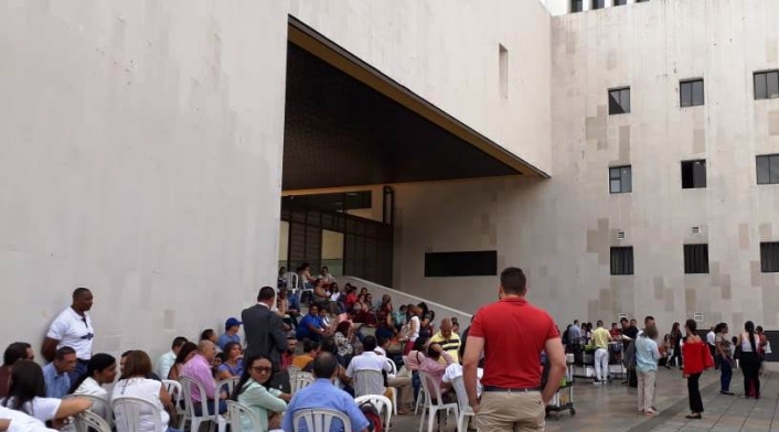 Funcionarios del Palacio de Justicia. En asamblea permanente continúan los funcionarios de la rama judicial en Cali.