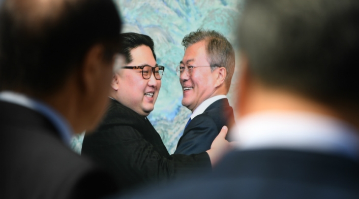 Reunión entre Moon Jae-in y Kim Jong Reunión entre Moon Jae-in y Kim Jong
