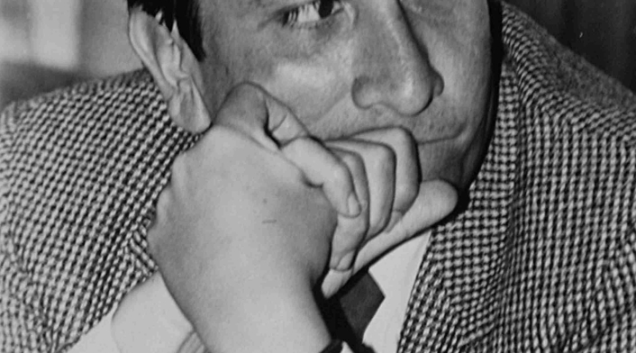El ministro de Justicia, Rodrigo Lara Bonilla, la noche del 30 de abril de 1984 murió acribillado dentro de su automóvil por orden de un escuadrón enviado por Pablo Escobar Gaviria.