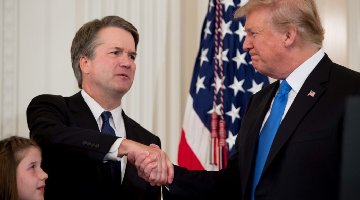 Brett Kavanaugh junto a Donald Trump.