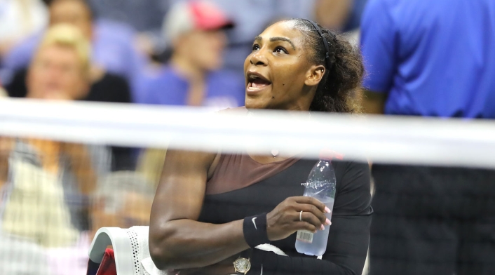 Serena Williams discute con el juez Carlos Ramos durante la final del Us Open 2018
