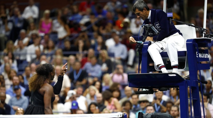 Discusión entre Serena Williams y el juez Carlos Ramos durante la final del Us Open 2018