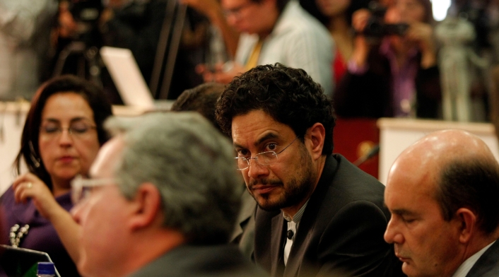 Los senadores Álvaro Uribe e Iván Cepeda.