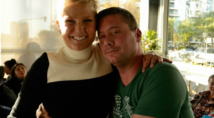 Xuxa junto a Hernán Mondragón, el fanático que murió al verla.