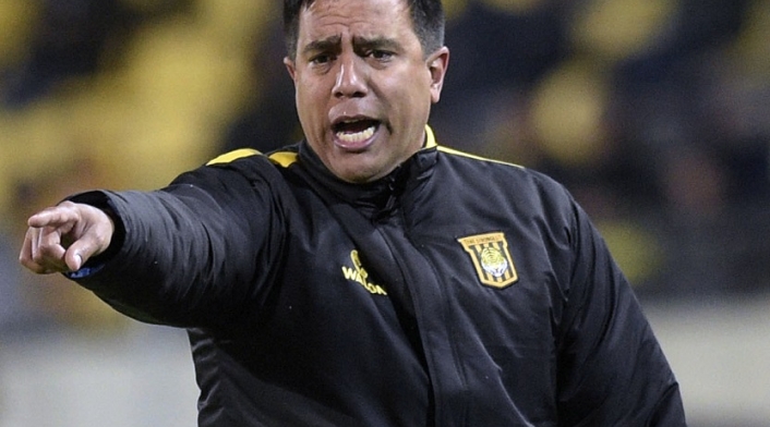 César Farías César Farías