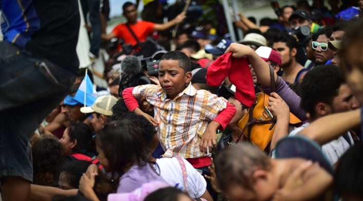 Migrantes hondureños a su entrada a México.