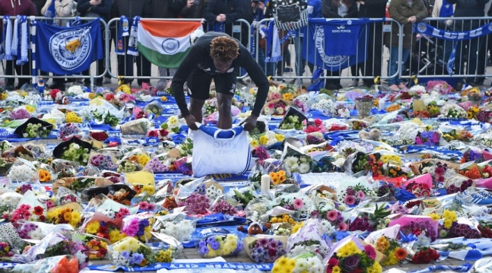 Homenaje al presidente del Leicester, Vichai Srivaddhanaprabha. Thumbnail