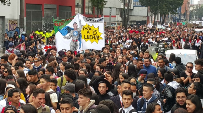 Marcha estudiantil en Bogotá Marcha estudiantil en Bogotá