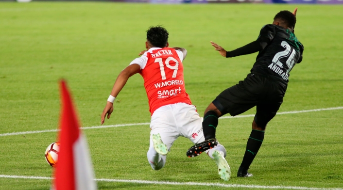 Wilson Moreno fue derribado en el borde del área por un jugador del Deportivo Cali