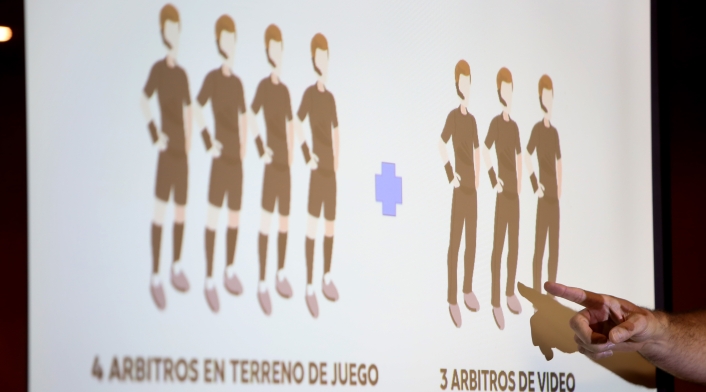 Tres árbitros estarán pendientes del VAR en el estadio El Campín