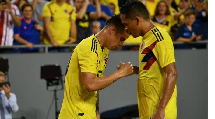 James Rodríguez celebra con Carlos Bacca su gol ante Estados Unidos