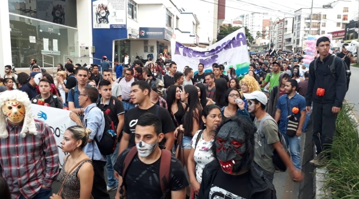 Marcha zombie en Armenia.