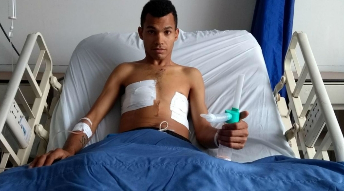 El joven fue atacado en un intento de robo de un celular.