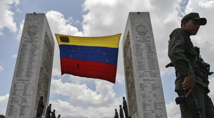 Bandera y militar en Venezuela