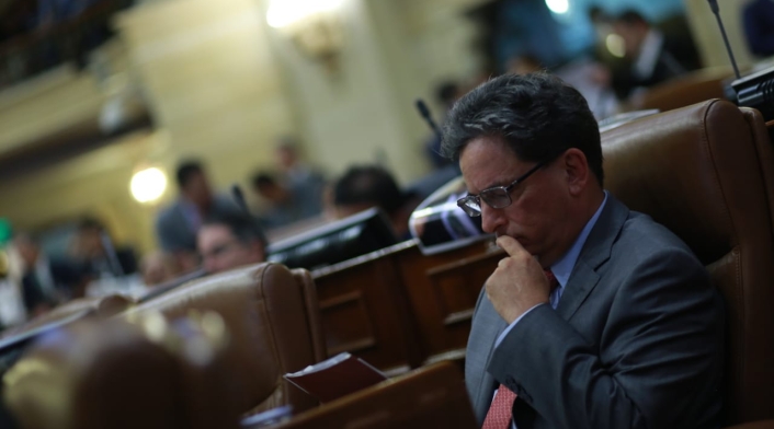 Gobierno y congresistas acuerdan aumentar impuesto a los dividendos