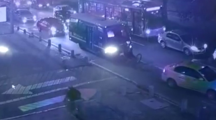 Ciclista finje ser accidente con bus del SITP