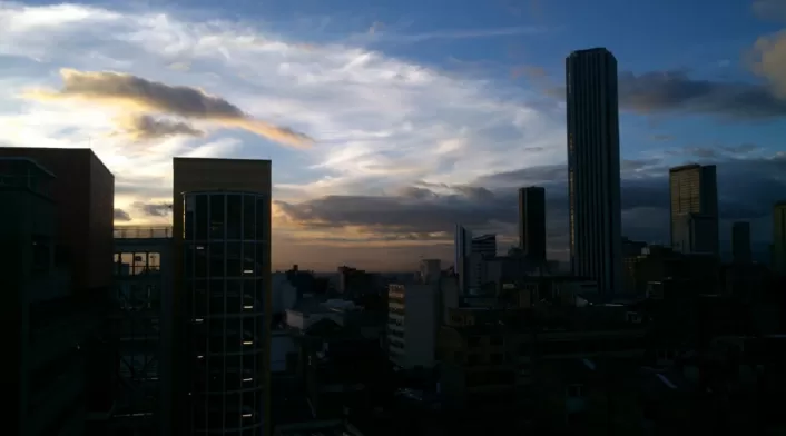 Bogotá anocheciendo
