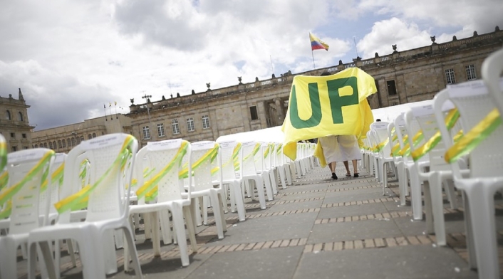 Durante más de 18 años los militantes de la UP sufrieron ataques, amenazas, intimidaciones, asesinatos y exilio de sus principales líderes.