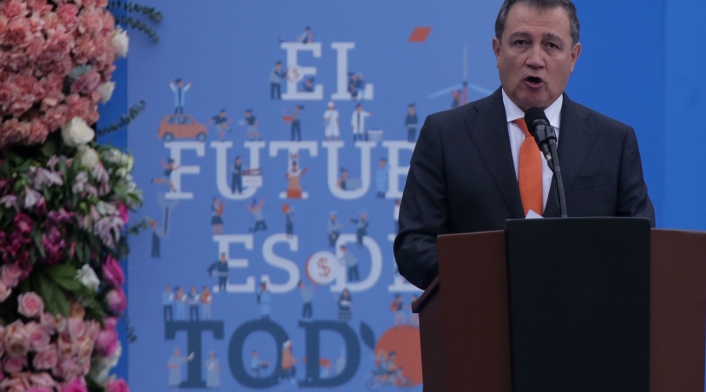 El presidente del Senado, Ernesto Macías Tovar