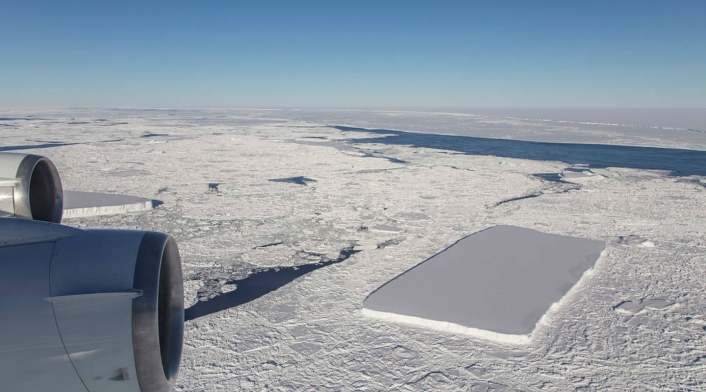 Según la NASA, el iceberg rectangular parecía haber surgido del glaciar Larsen C