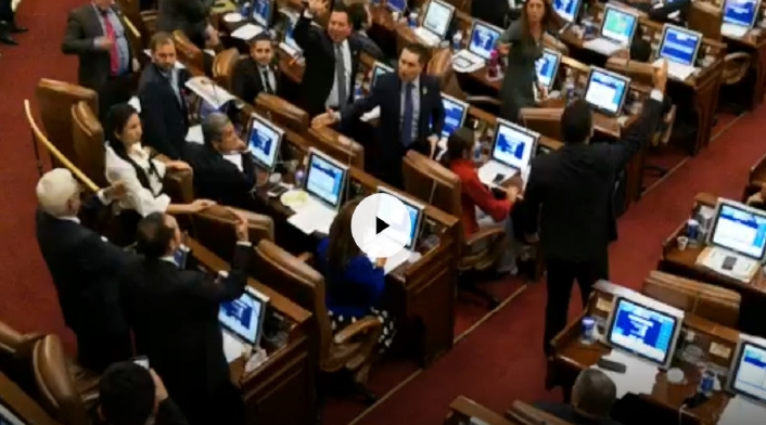Moción de censura contra Carrasquilla