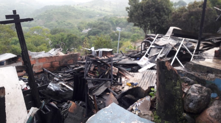 Asentamiento humano incendiado