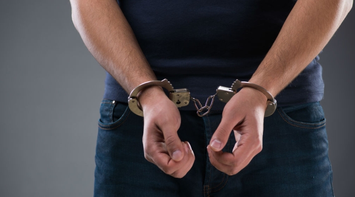 Detenido / Esposado