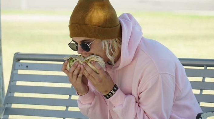 Broma de Justin Bieber comiendo burrito Broma de Justin Bieber comiendo burrito