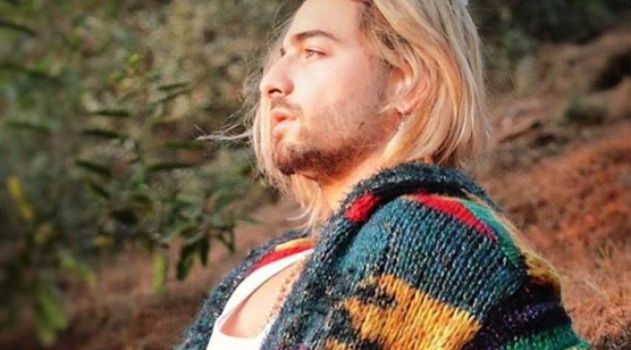 Maluma presenta su nuevo look, con un cabello rubio
