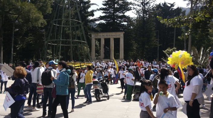Marcha por los niños en Colombia en el Parque Nacional Marcha por los niños en Colombia en el Parque Nacional