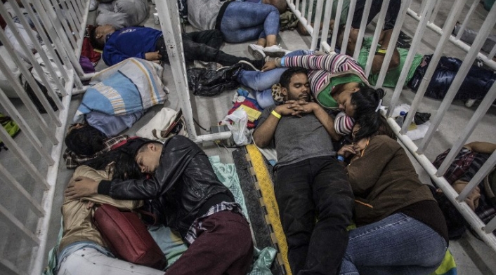 Migrantes venezolanos en Medellín Países latinoamericanos advierten sobre la crisis de venezolanos en la región.