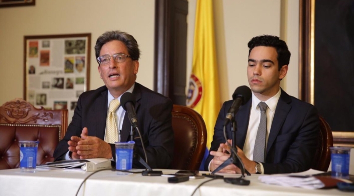 El ministro de Hacienda, Alberto Carrasquilla y el viceministro, Luis Alberto Rodríguez.