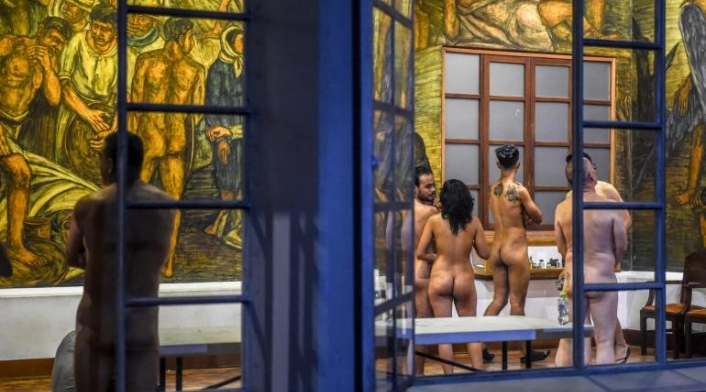 45 personas desnudas recorrieron el museo Pedro Nel de Medellín Desnudos, Museo Pedro Nel, Medellín