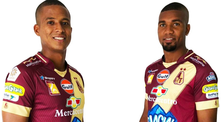 Jugadores del Deportes Tolima portando la nueva indumentaria