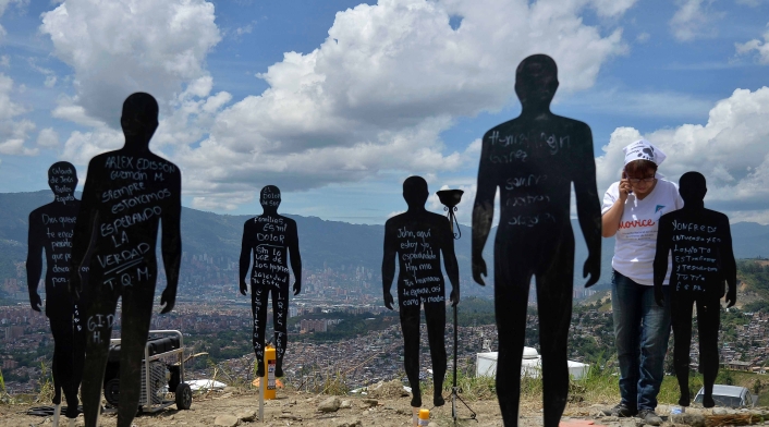 La Escombrera, en Medellín. El acto simbólico que se hizo en La Escombrera, en Medellín, considerada la fosa común más grande del país. Lo llevaron a cabo familiares de las personas desaparecidas