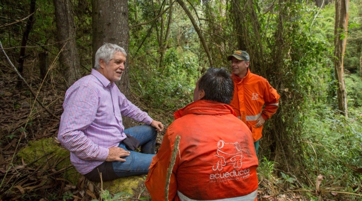 Enrique Peñalosa, alcalde de Bogotá, tras ser asistido en los Cerros Orientales de Bogotá