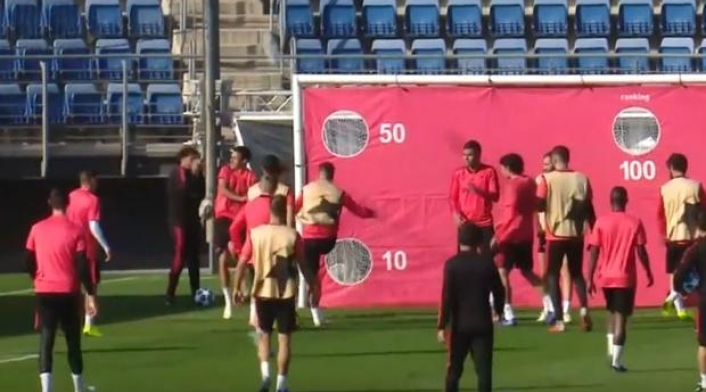Serio Ramos en el momento del roce con Sergio Reguilón durante la práctica del Real Madrid