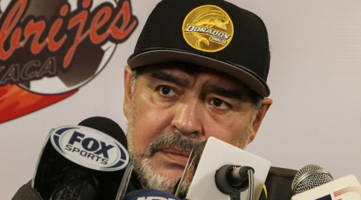 Diego Armando Maradona ante la prensa