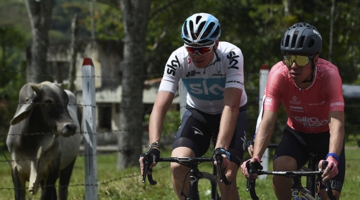 Chris Froome junto a Rigoberto Urán por las carreteras antioqueñas