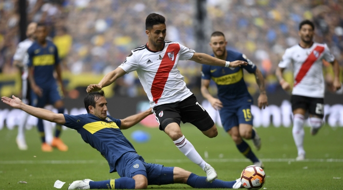 Boca vs River en el estadio La Bombonera. Boca vs River en el estadio La Bombonera.