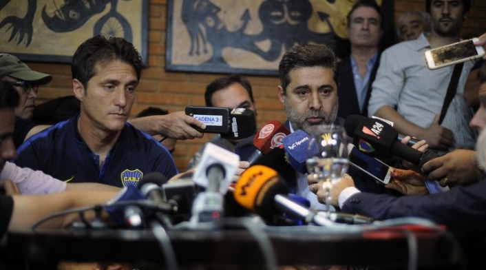 Guillermo Barros Schelotto y Daniel Angelici (DT y presidente de Boca Juniors en rueda de prensa) Guillermo Barros Schelotto y Daniel Angelici (DT y presidente de Boca Juniors en rueda de prensa)
