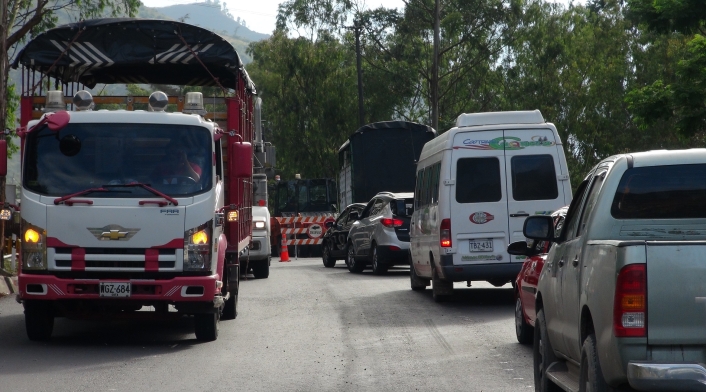 Transito congestionado Vía al Llano