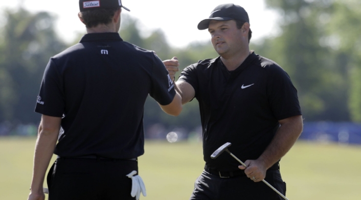 Patrick Cantlay y Patrick Reed Reed y Cantlay, líderes del Hero World Challenge de la PGA Tour.